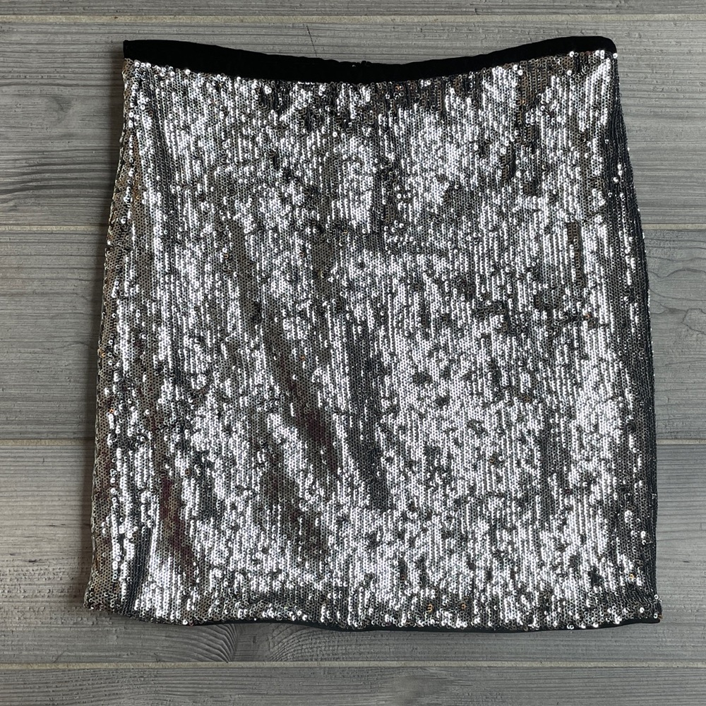 SILVER SEQUINS SKIRT